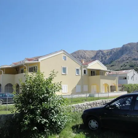 In Mit Eigener Terrasse By Interhome باشْكا