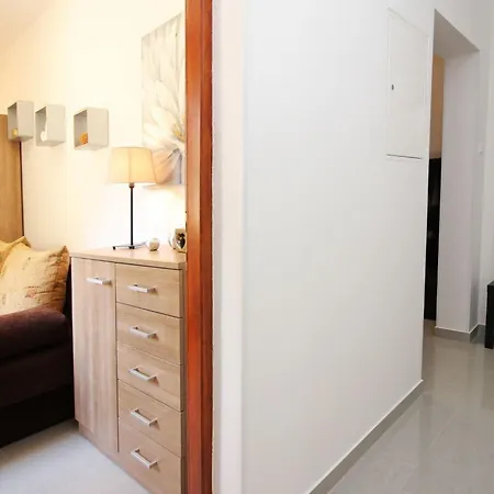 In Mit Eigener Terrasse By Interhome * バスカ