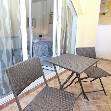 In Mit Eigener Terrasse By Interhome Apartament *