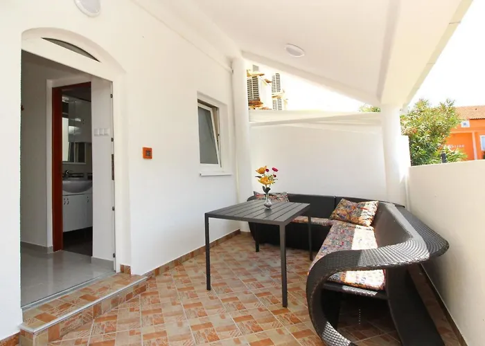 アパート In Mit Eigener Terrasse By Interhome