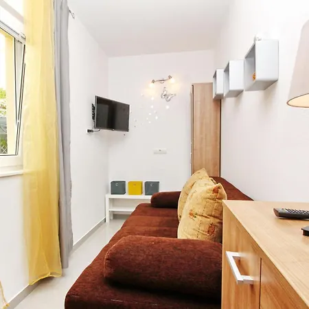In Mit Eigener Terrasse By Interhome 公寓 *